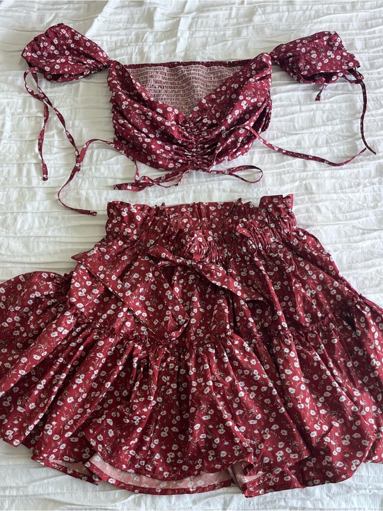Dresses & Skirts - Floral Ruffled Mini Skirt in Burgundy